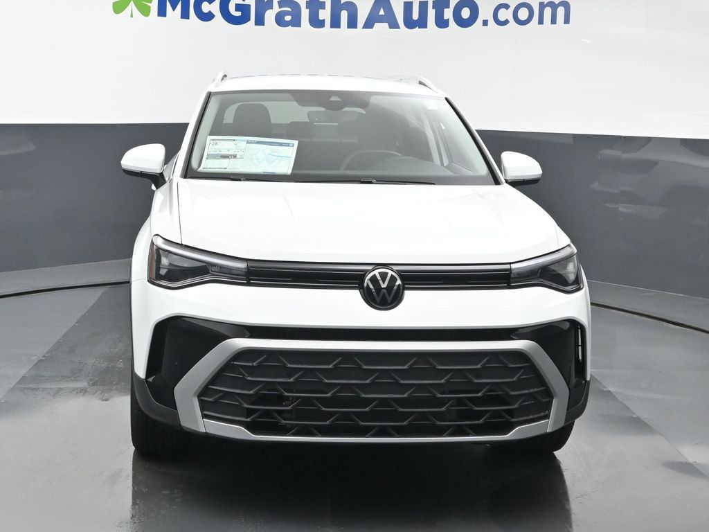2025 Volkswagen Taos SE photo 2