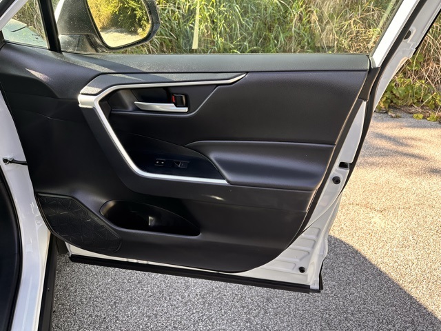 2024 Toyota RAV4 Hybrid XLE photo 14