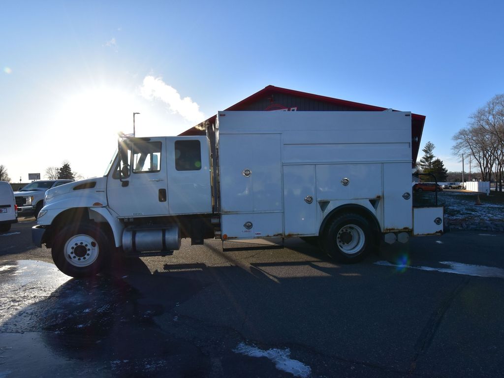 2011 International 4400 DuraStar 4400 photo 4
