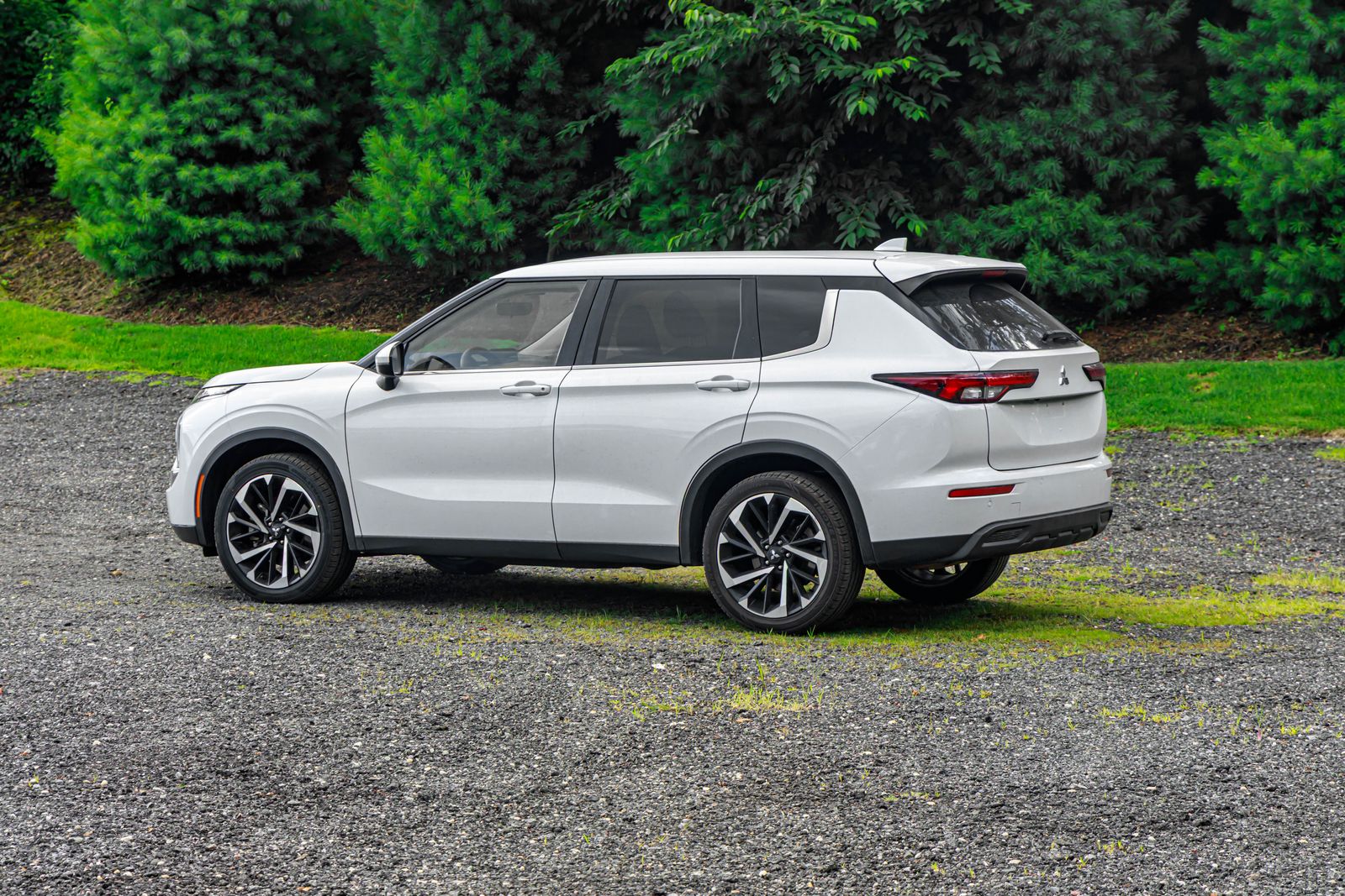 2022 Mitsubishi Outlander ES photo 5