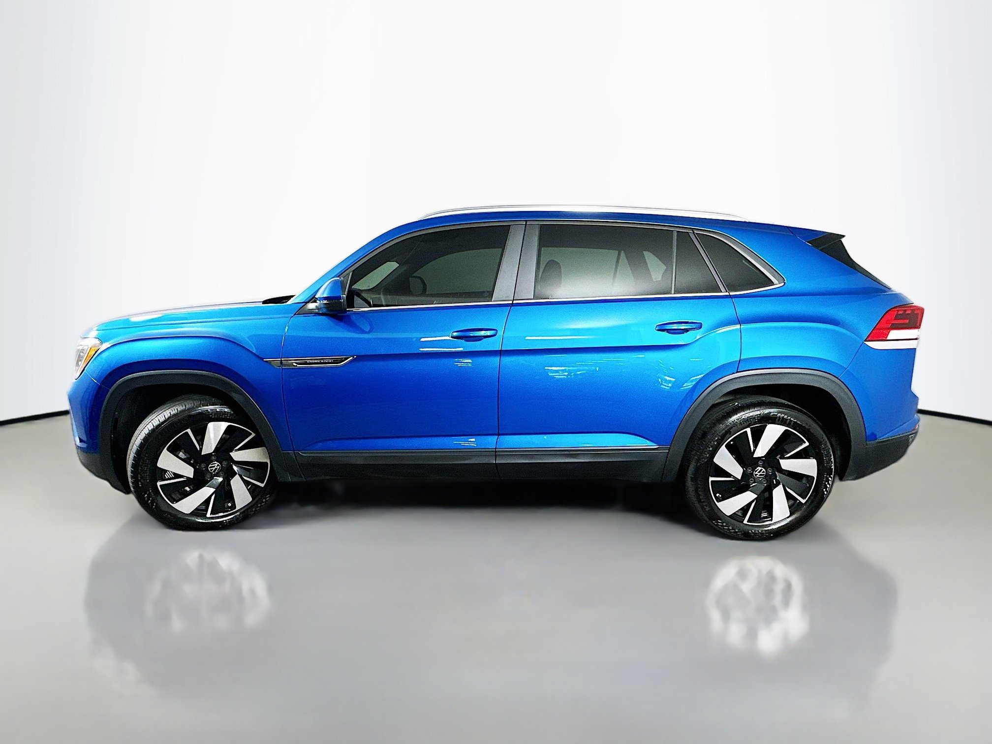 2024 Volkswagen Atlas Cross Sport SE Technology photo 4