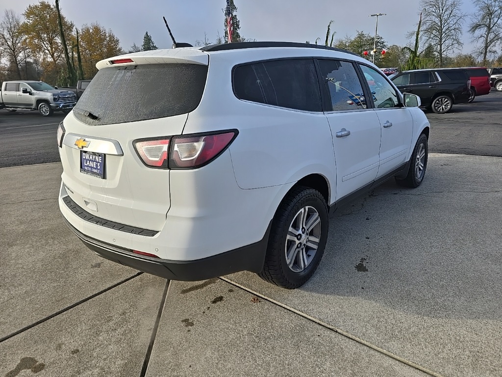 2017 Chevrolet Traverse 2LT photo 4
