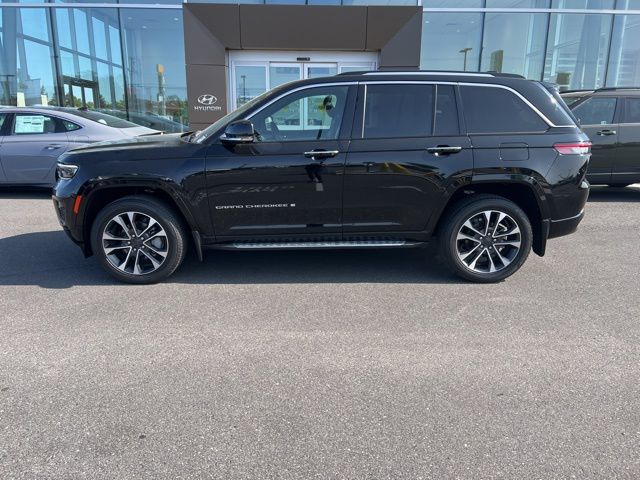2023 Jeep Grand Cherokee Overland photo 4