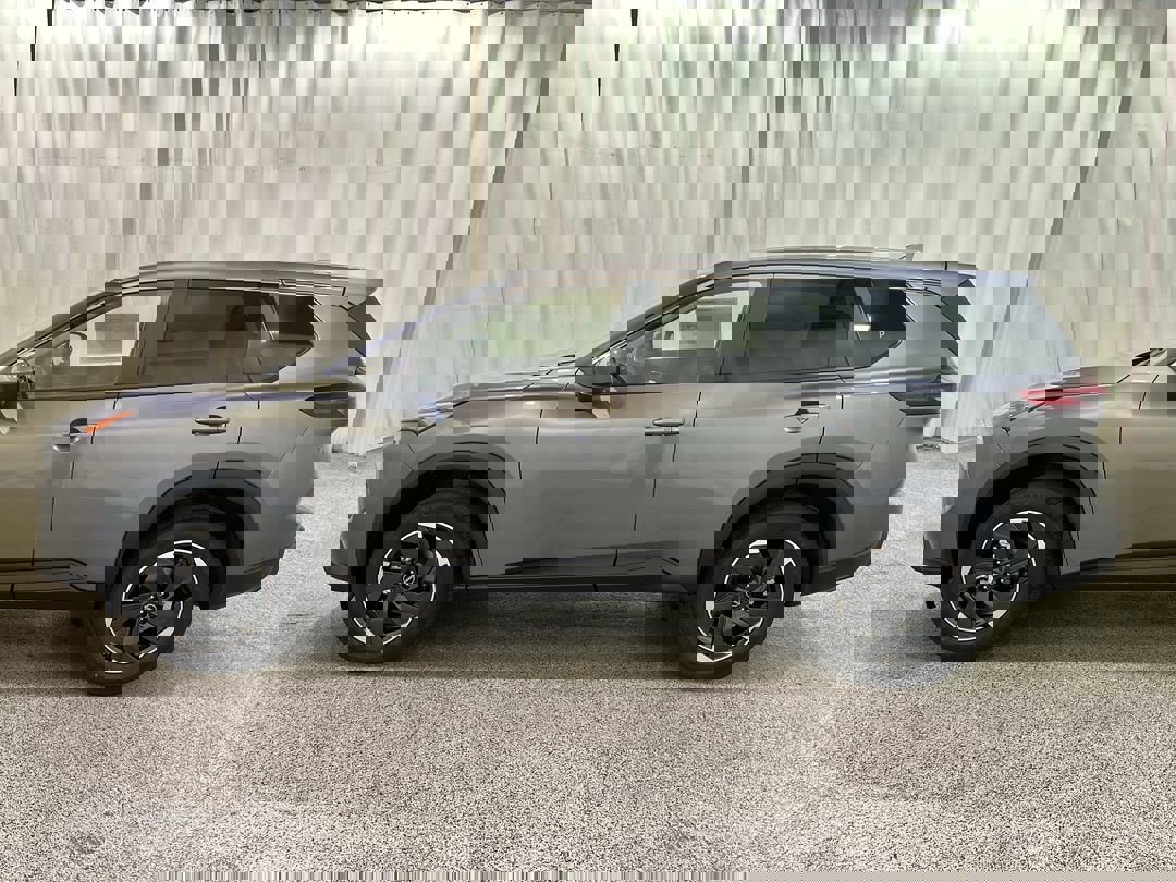 2026 Nissan Rogue SV photo 4