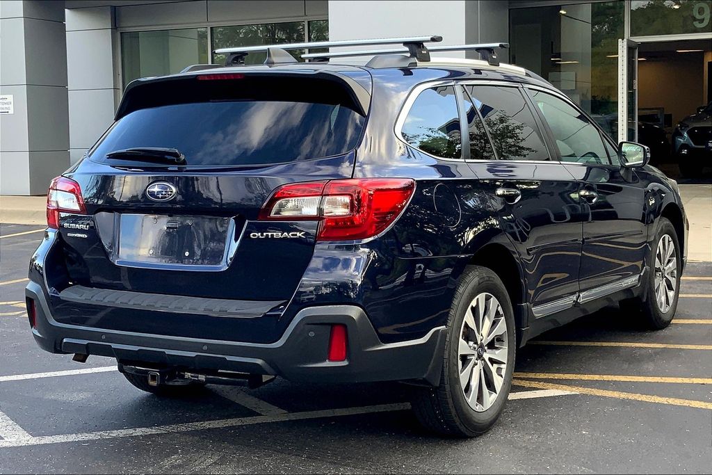 2018 Subaru Outback 2.5i Touring photo 11