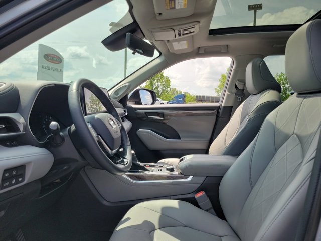 2020 Toyota Highlander Platinum photo 15
