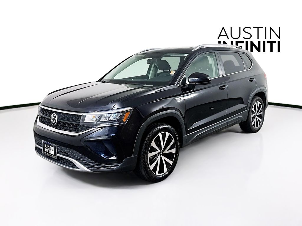 2022 Volkswagen Taos SE photo 3