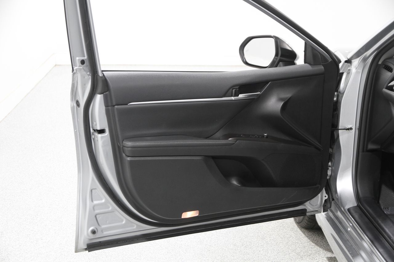 2023 Toyota Camry XSE photo 4
