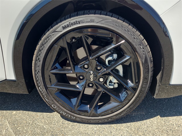 2025 Kia K4 GT-Line Turbo photo 5