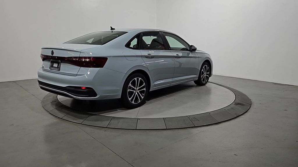 2026 Volkswagen Jetta 1.5T Sport photo 4