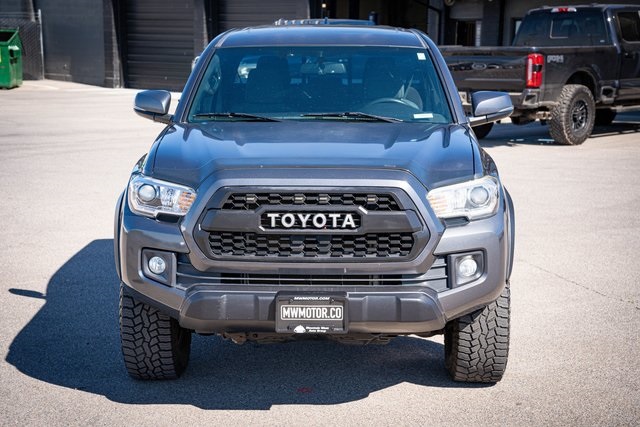 2016 Toyota Tacoma TRD Off-Road photo 2