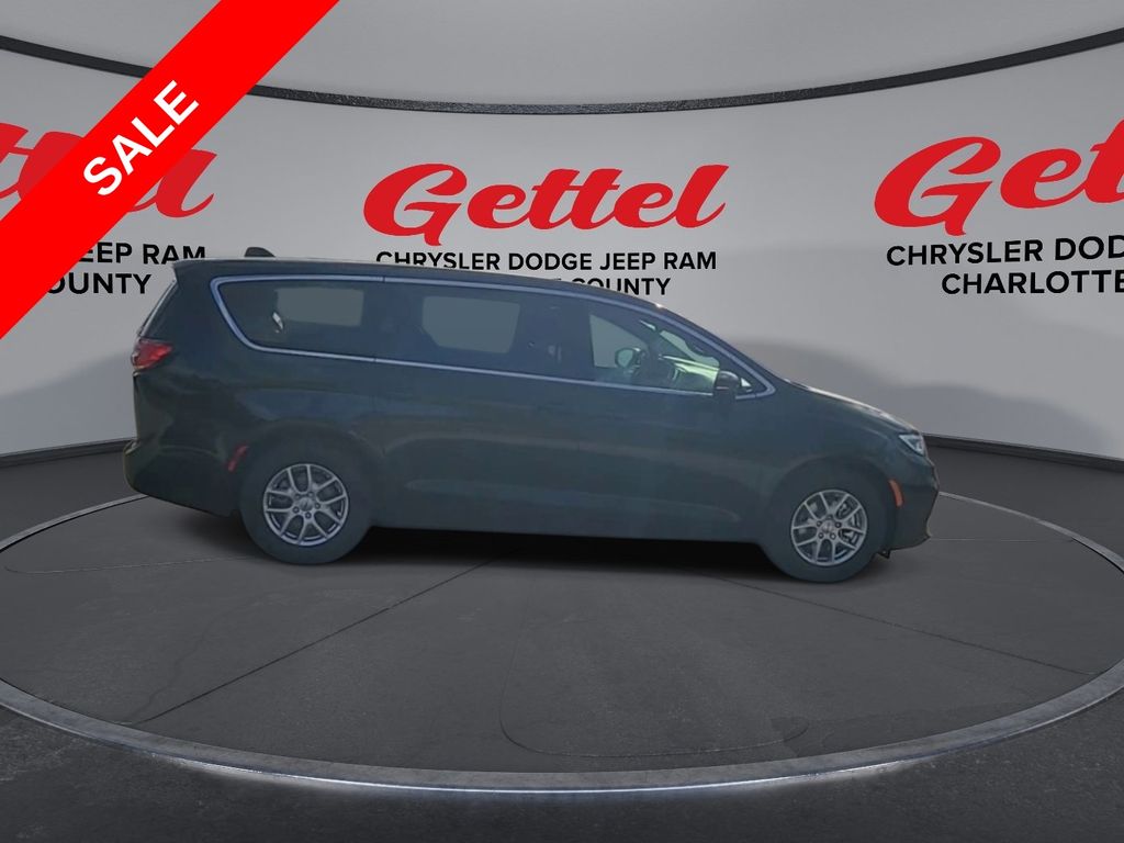 2025 Chrysler Pacifica photo 7