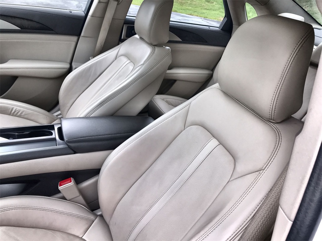 2020 Lincoln MKZ Hybrid Reserve photo 11