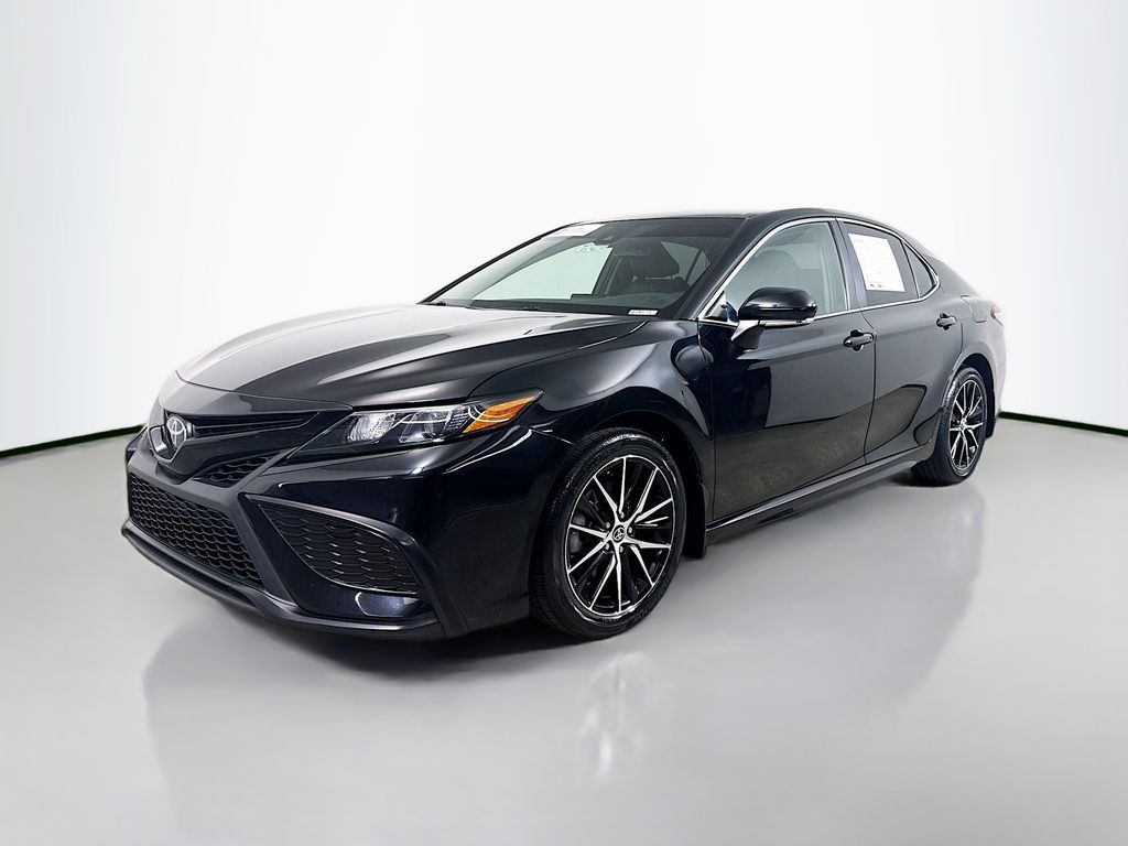 2023 Toyota Camry SE photo 3