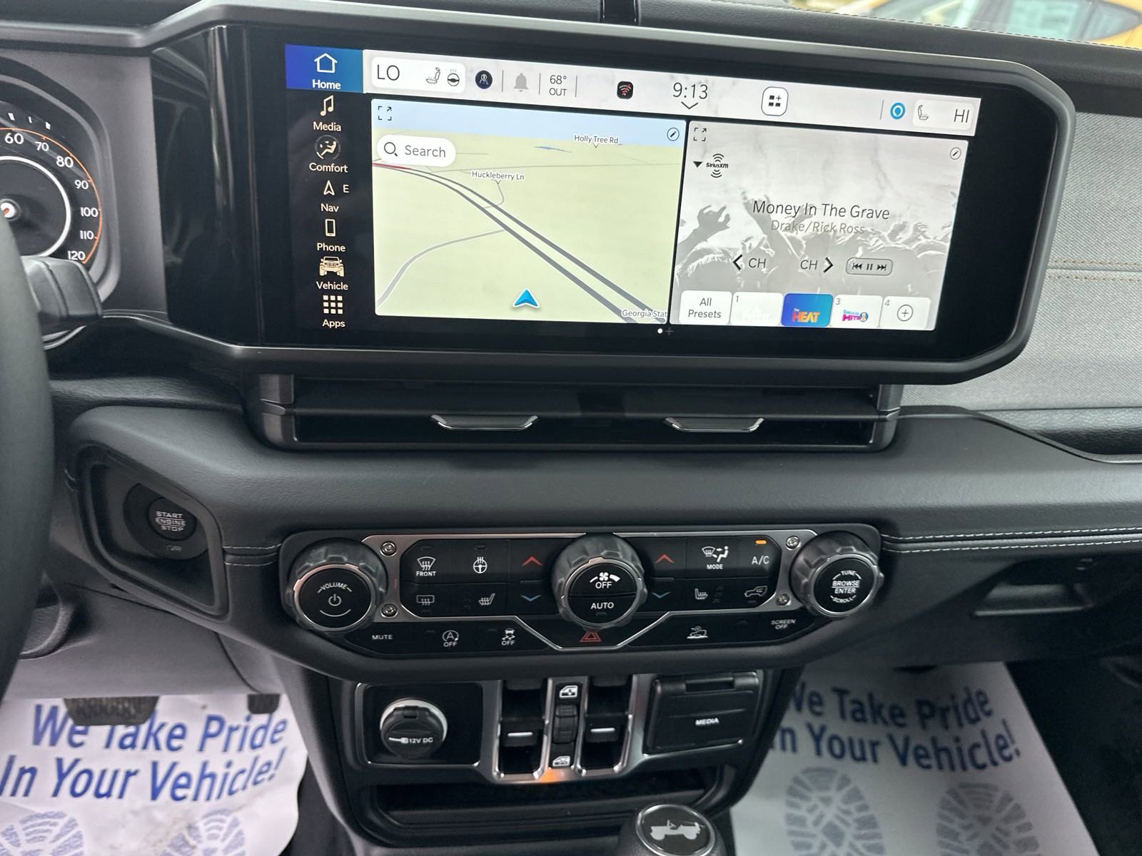 2025 Jeep Wrangler Sahara photo 29