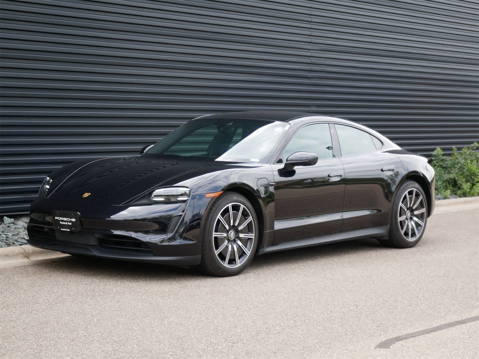 2023 Porsche Taycan Base's photo