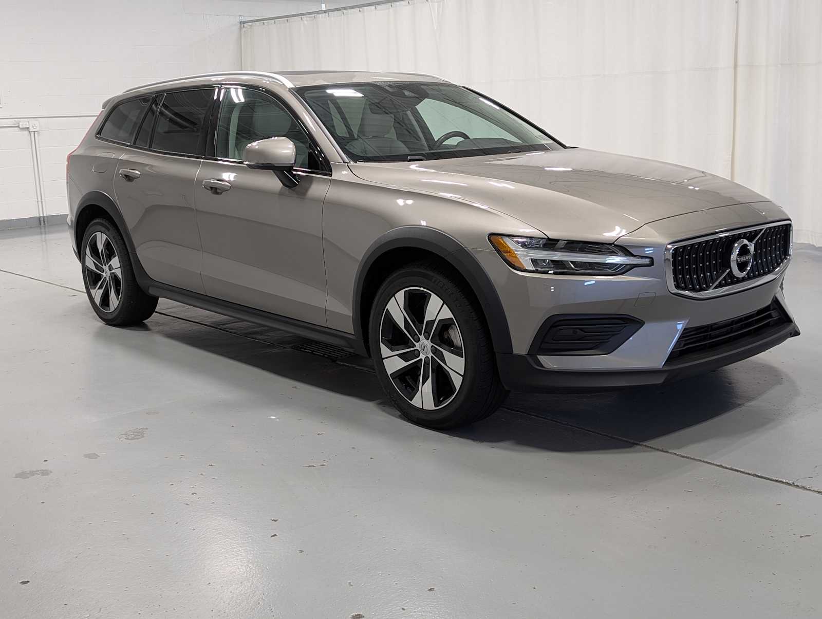 2020 Volvo V60 Cross Country photo 6