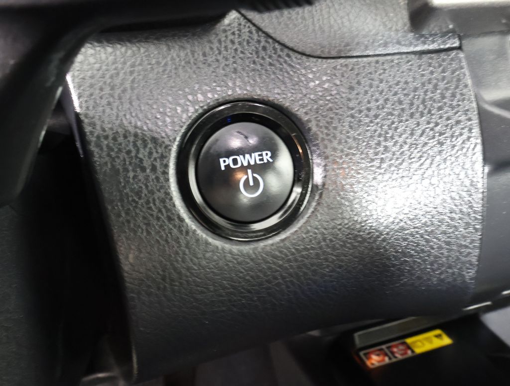 2025 Toyota Camry LE photo 9