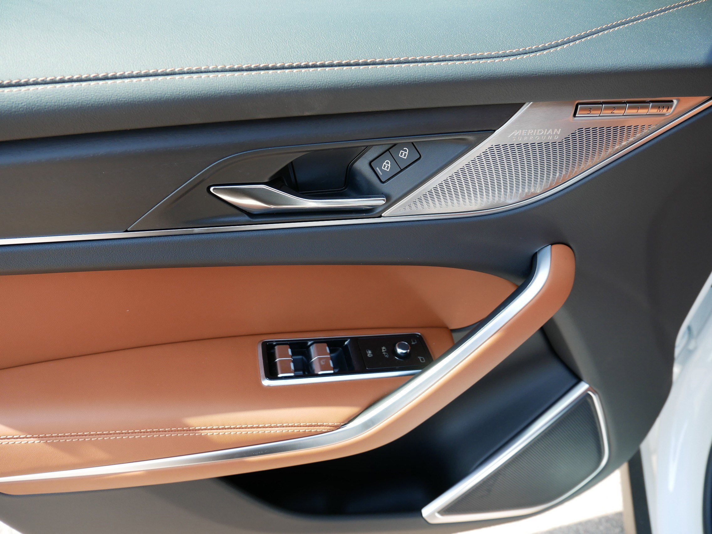 2026 Jaguar F-PACE P250 R-Dynamic S photo 4