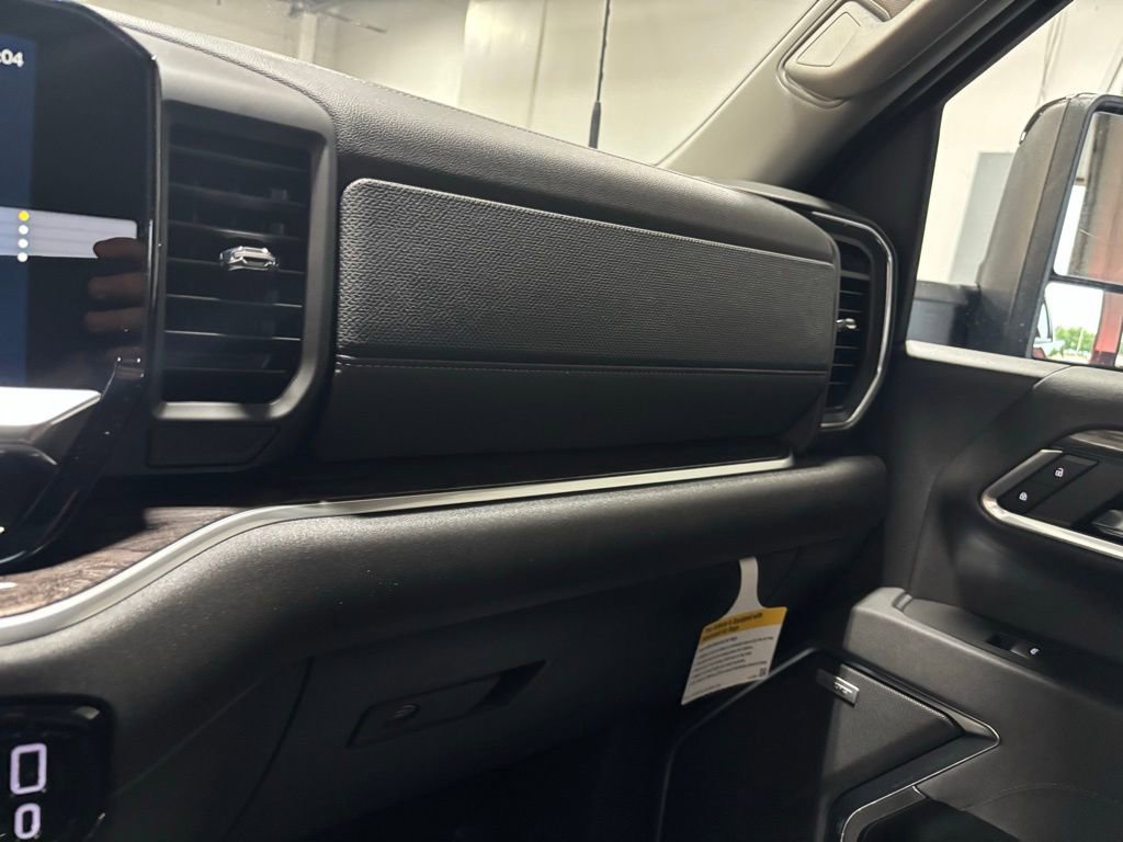 2025 Chevrolet Silverado 2500HD LTZ photo 18