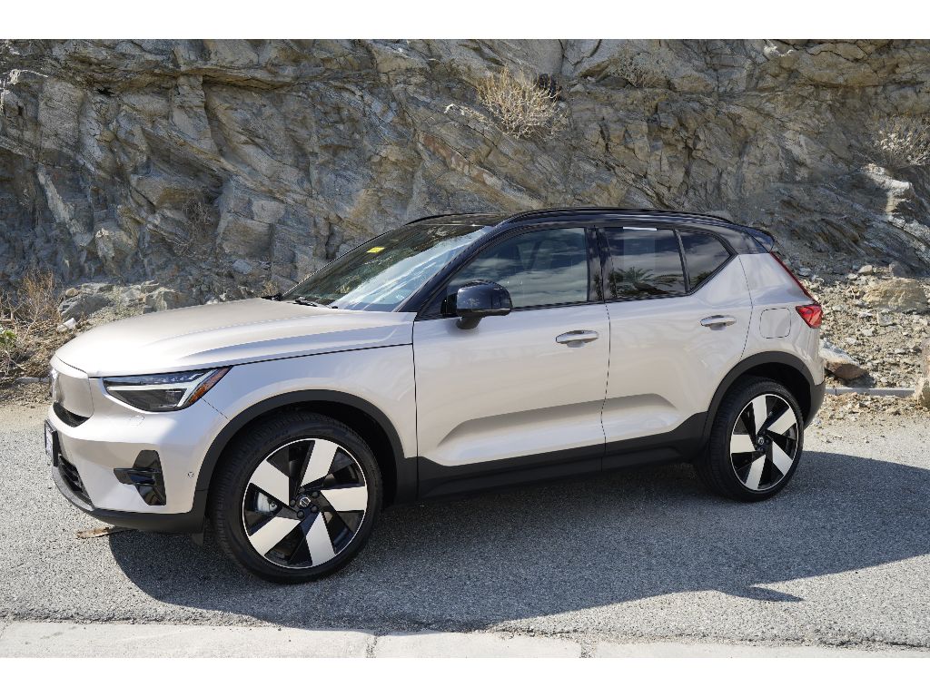 2023 Volvo XC40 P8 Ultimate photo 6