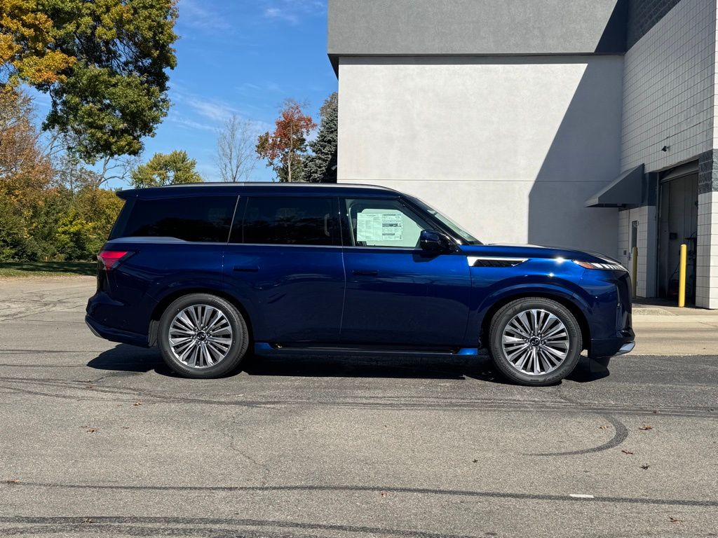 2025 Infiniti QX80 Luxe photo 2