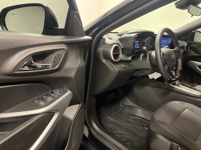 2025 Chevrolet Trax photo 13