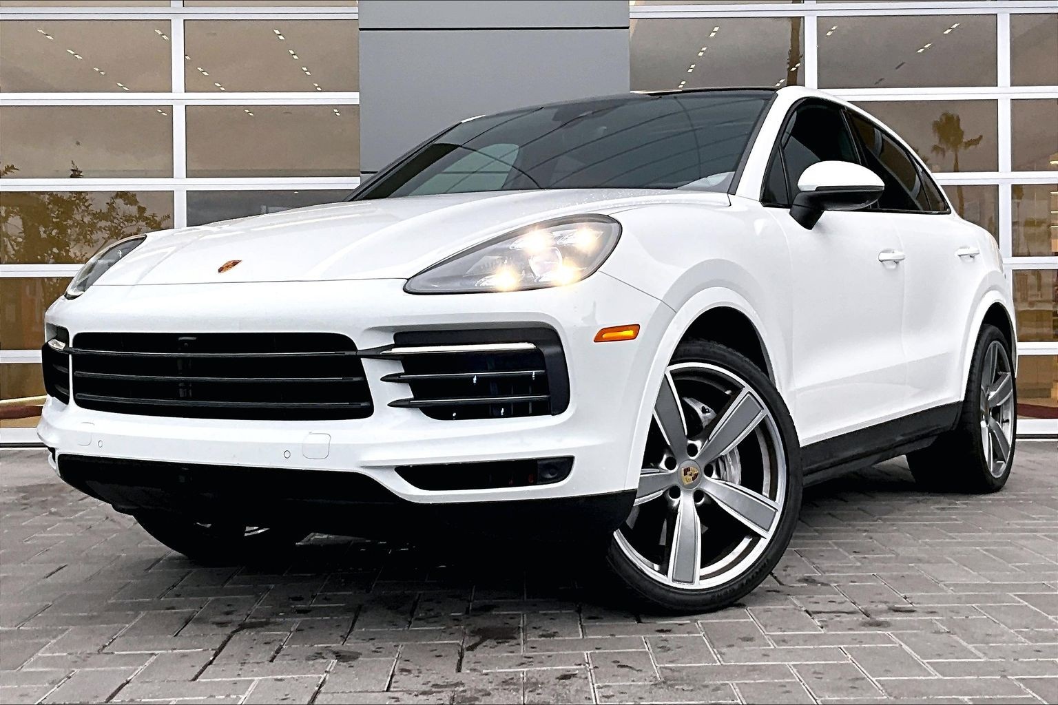 2023 Porsche Cayenne Coup Platinum Edition's photo