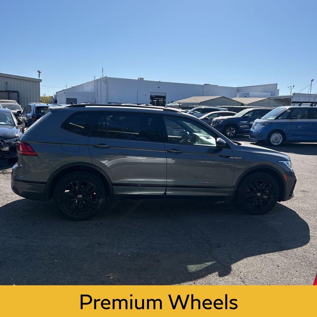 2022 Volkswagen Tiguan SE R-Line Black photo 4