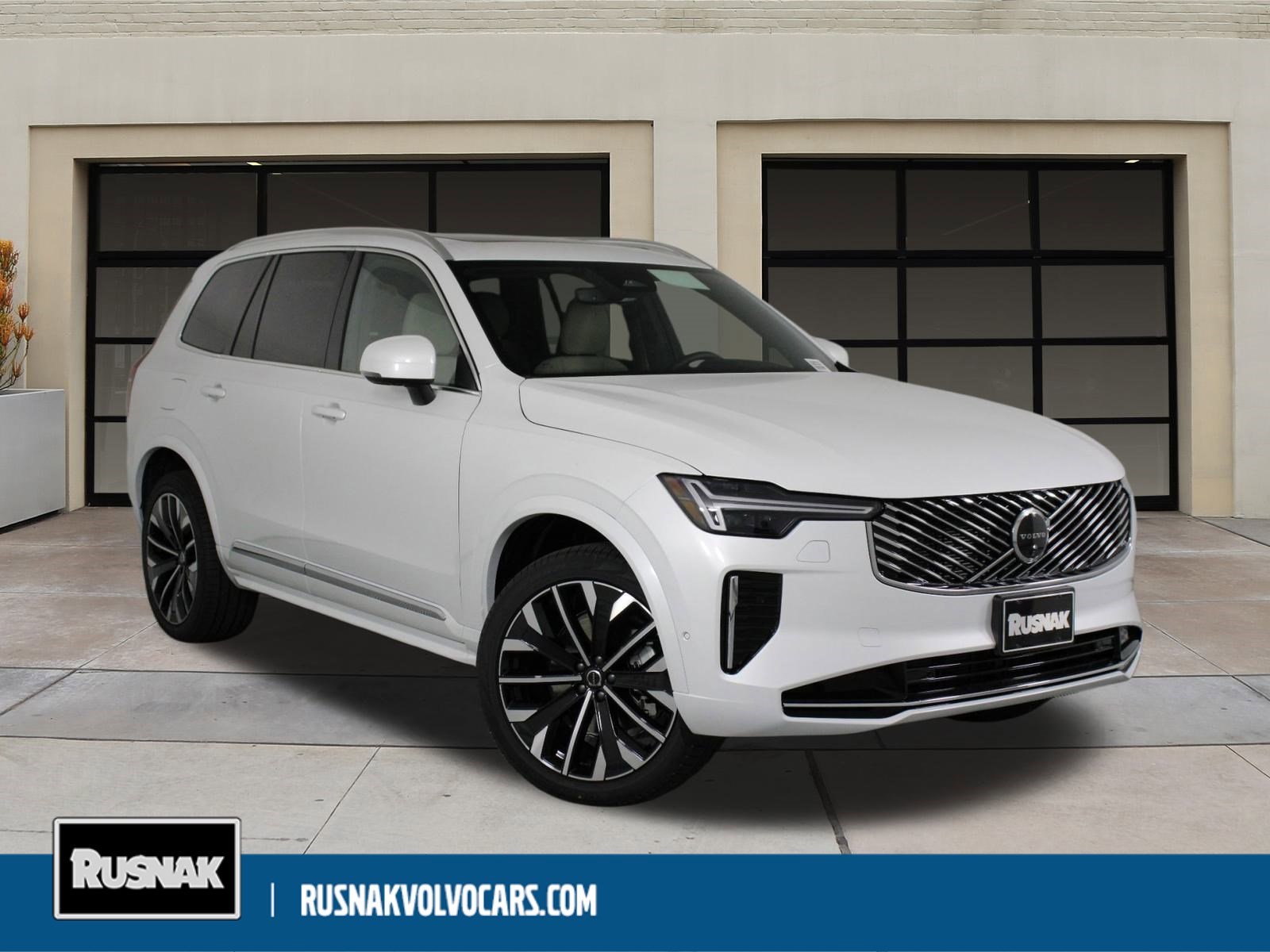 2026 Volvo XC90 Plus's photo