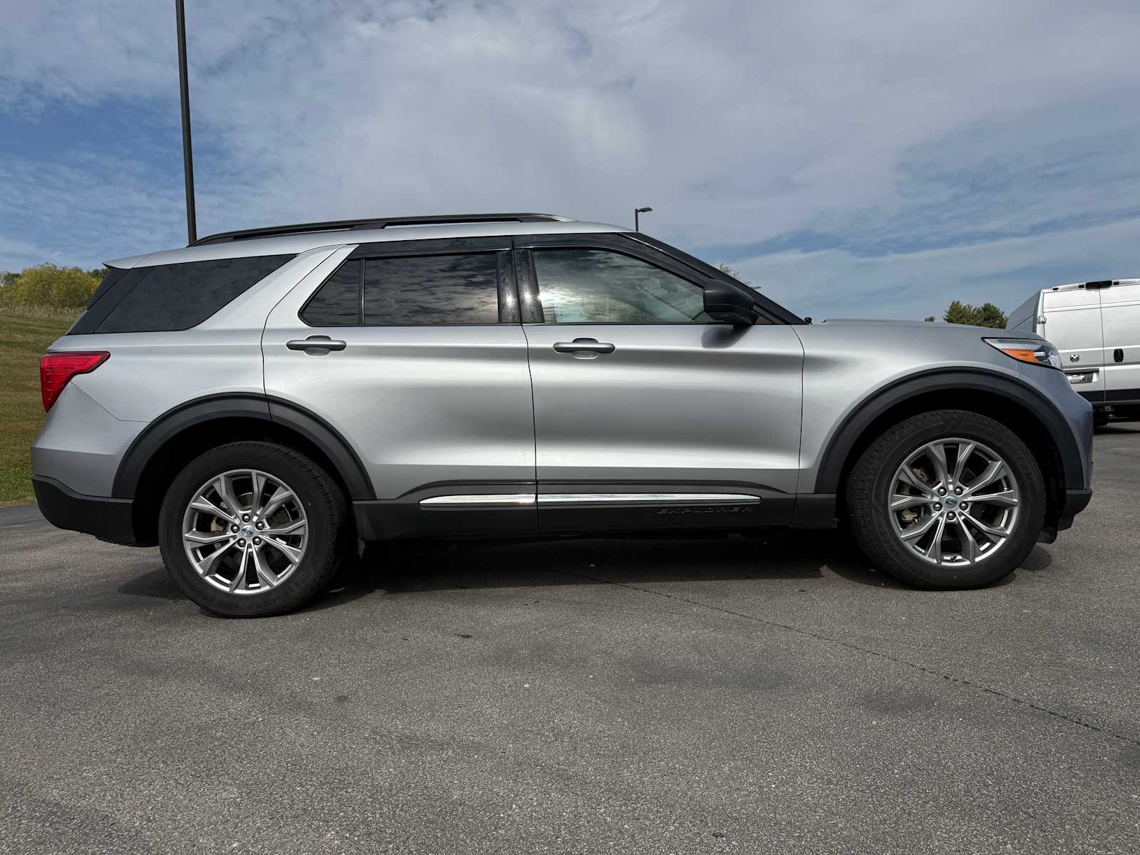 2021 Ford Explorer XLT photo 3
