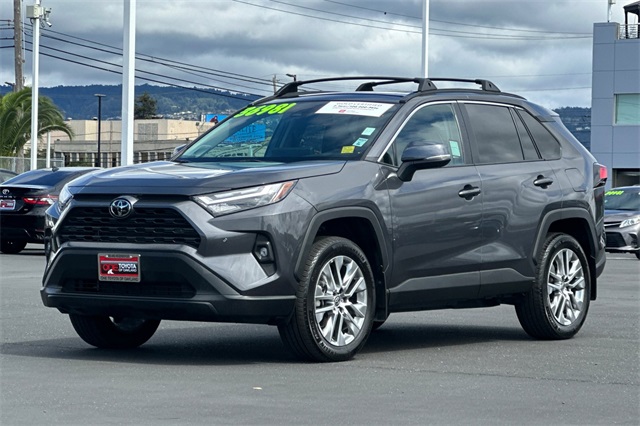 2024 Toyota RAV4 XLE Premium photo 8