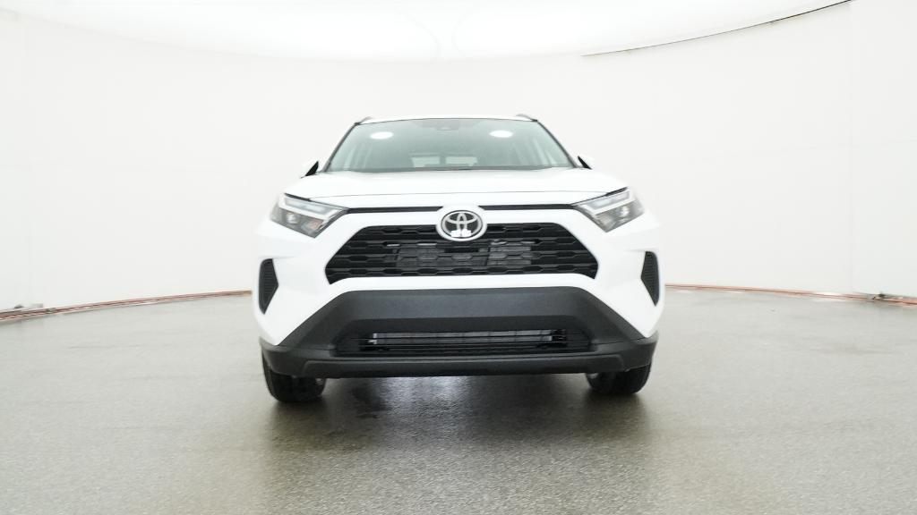 2025 Toyota RAV4 XLE photo 2