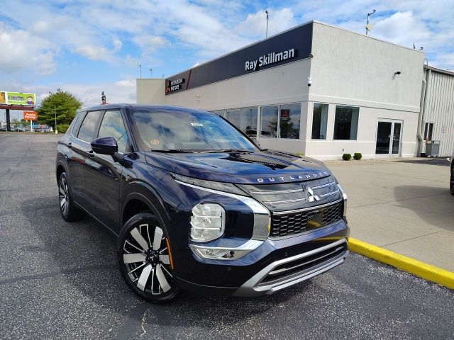 2025 Mitsubishi Outlander SE's photo