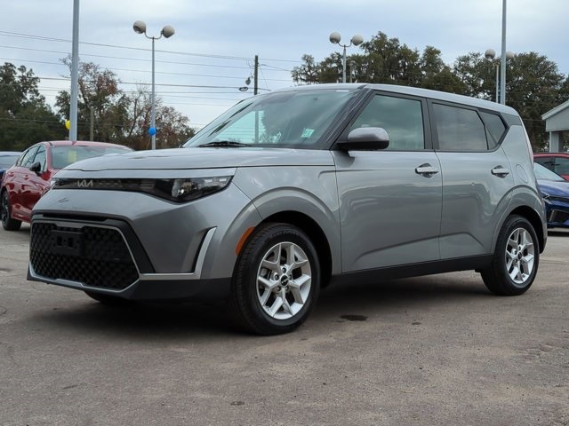 2024 Kia Soul LX's photo