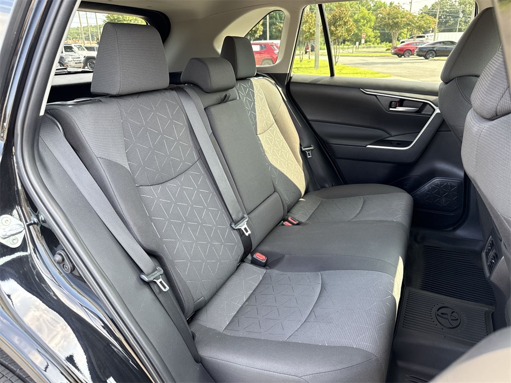 2024 Toyota RAV4 XLE photo 22