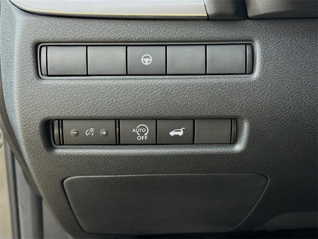 2024 Nissan Rogue SV photo 3