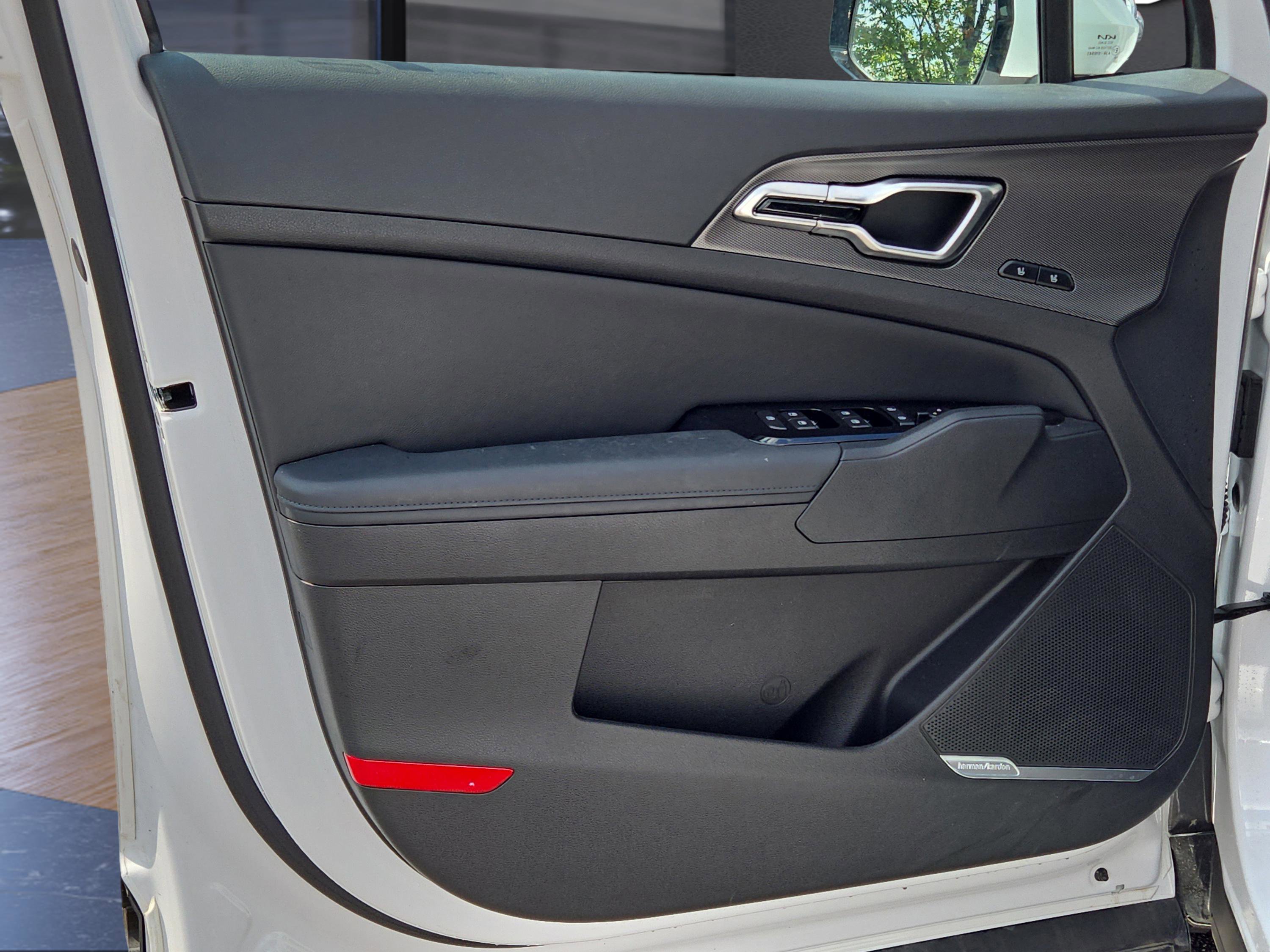 2025 Kia Sportage SX photo 17