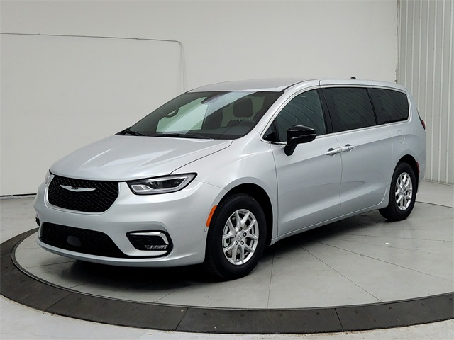2026 Chrysler Pacifica photo 3