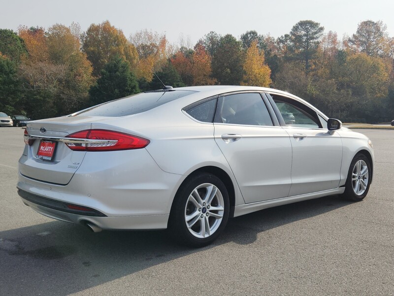 2018 Ford Fusion SE photo 2