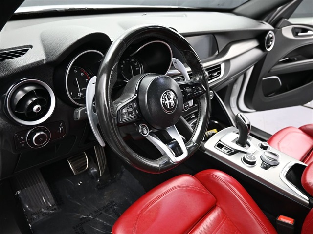 2022 Alfa Romeo Stelvio Ti Sport photo 3