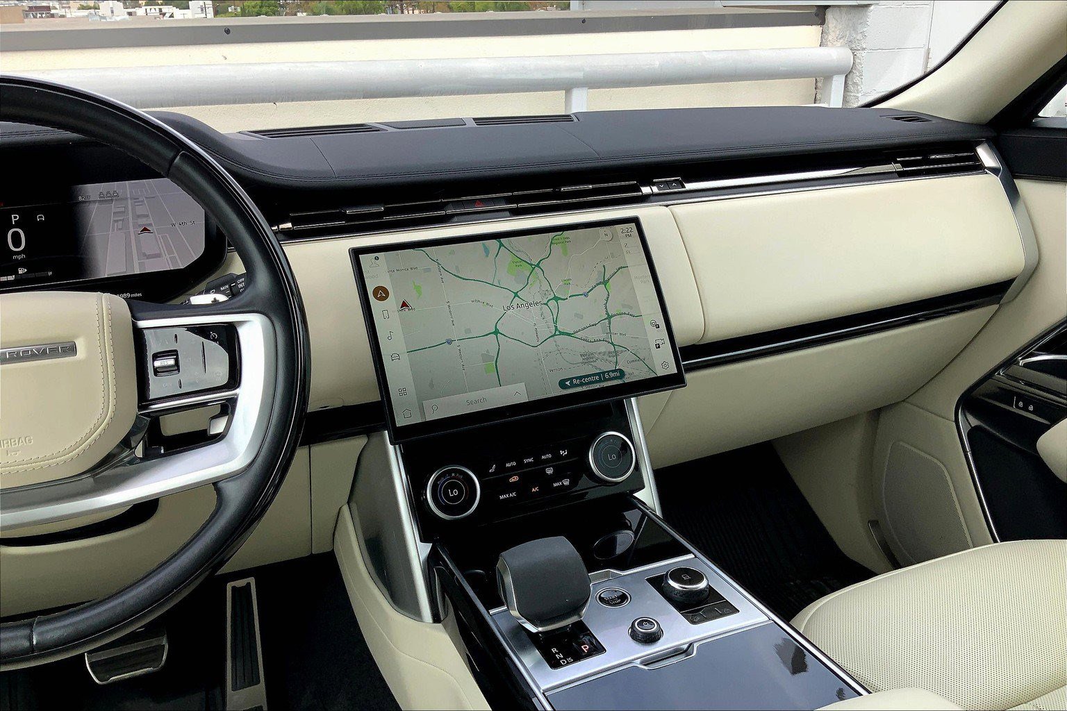 2023 Land Rover Range Rover SE photo 2