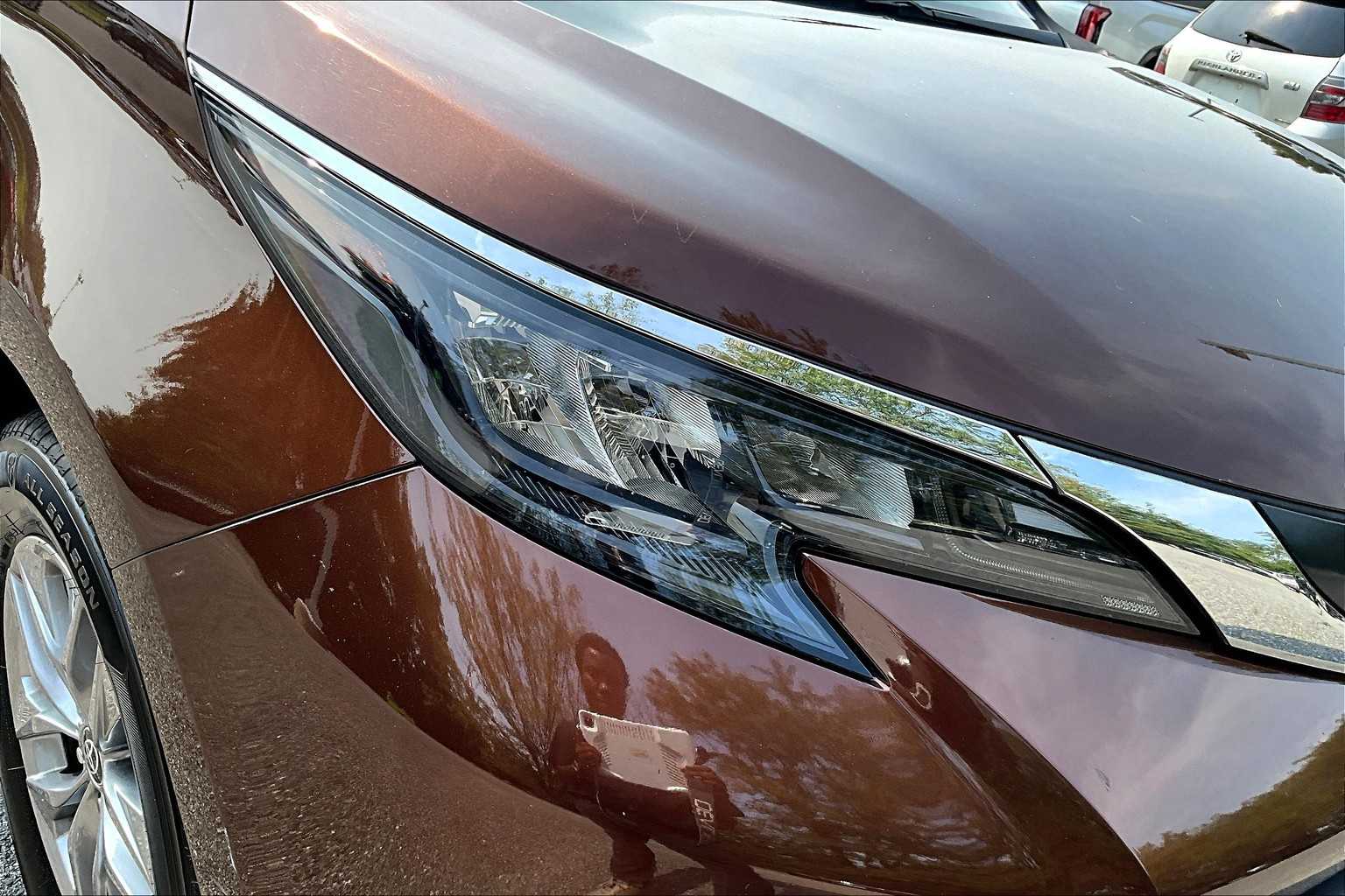 2024 Toyota Sienna XLE photo 26