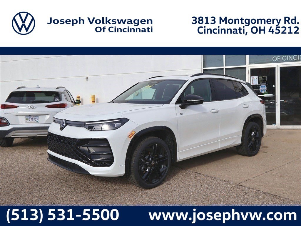 2026 Volkswagen Tiguan SE R-LINE BLACK's photo