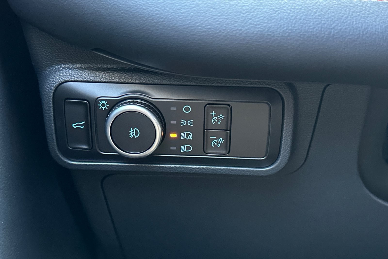 2025 Ford Explorer ST photo 21