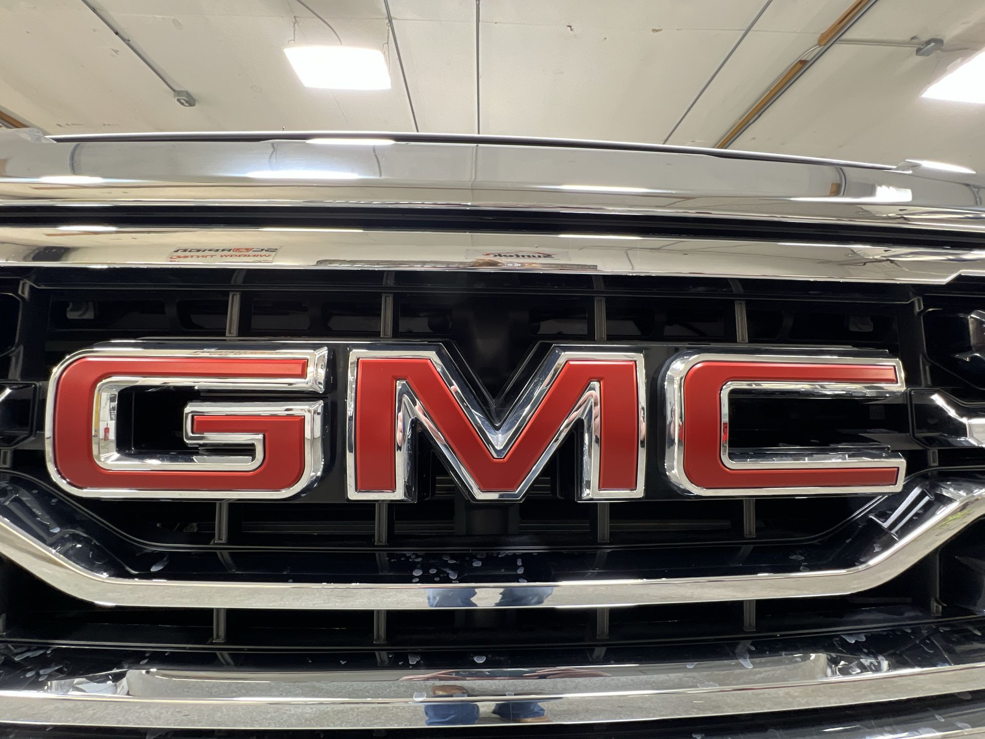 New 2025 White Frost Tricoat GMC SLT image 91