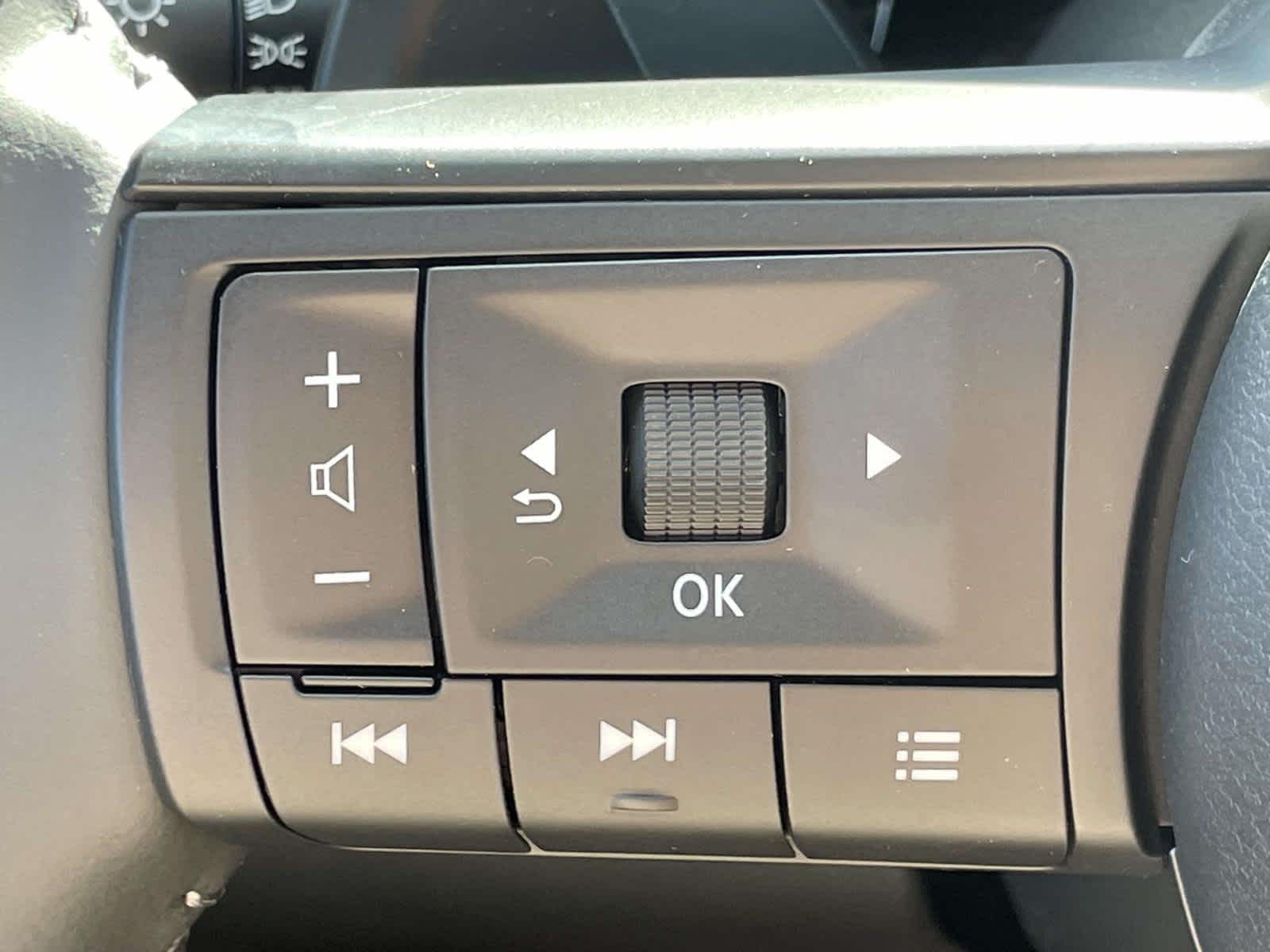 2025 Nissan Pathfinder SV photo 24