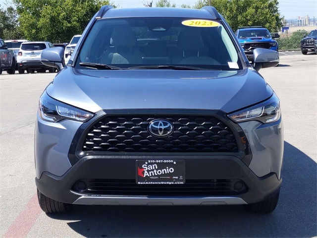 2023 Toyota Corolla Cross LE photo 3