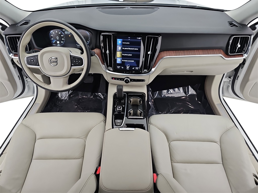 2022 Volvo S60 Recharge T8 R-Design Expression photo 10