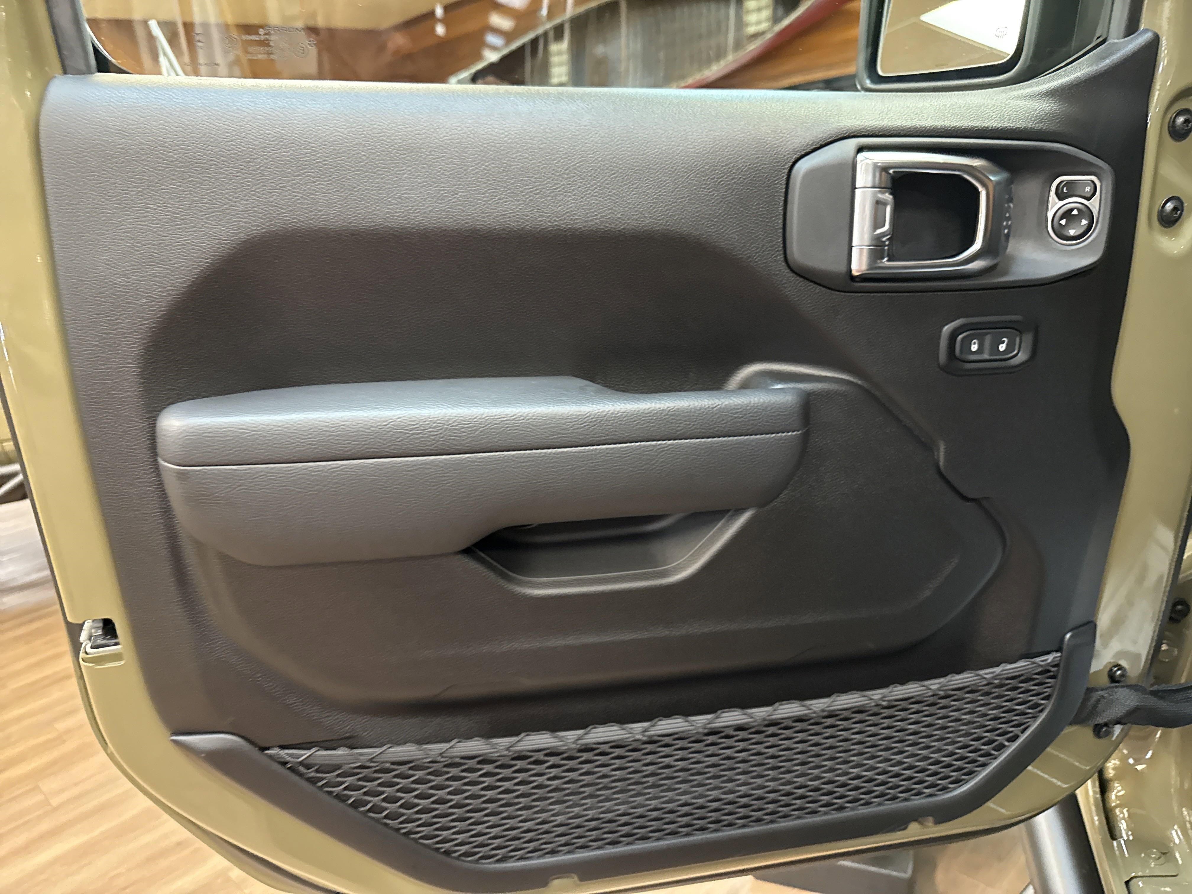 2025 Jeep Gladiator Willys photo 8